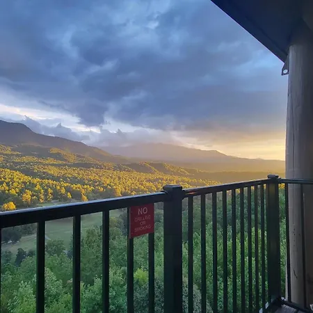 Eagles View, Luxury Living Amazing Mtn Views! Indoor Pool & Spa
